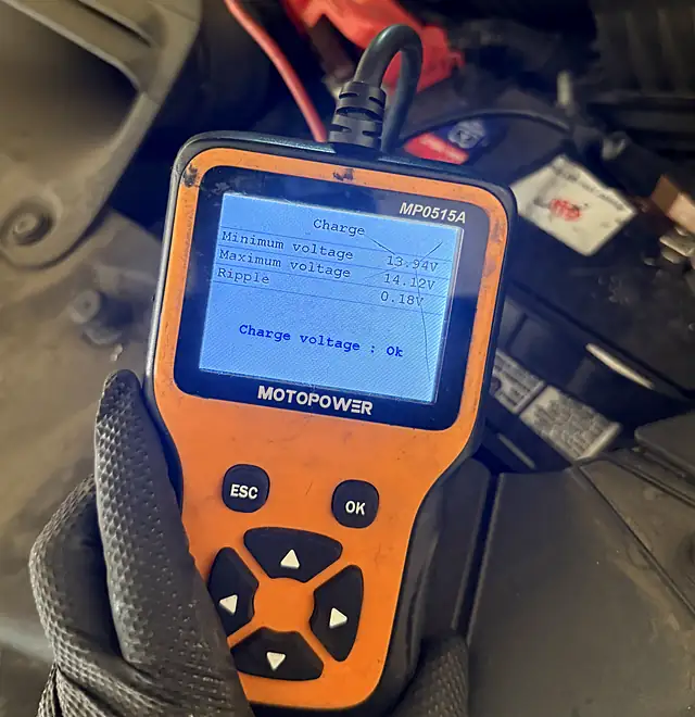 Battery and charging-system tester showing a normal charge voltage during a mobile test